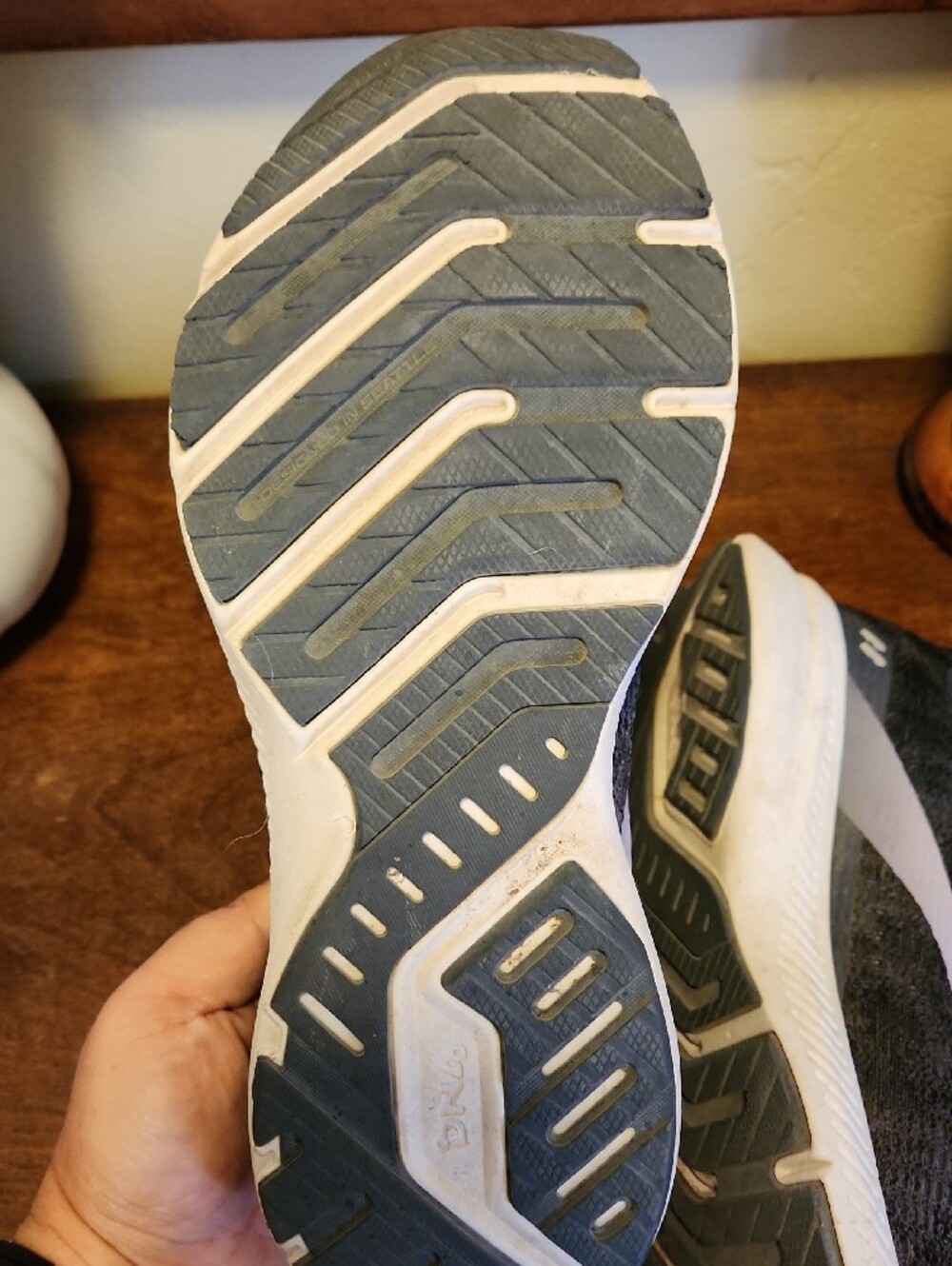 Brooks Launch 8 - Picture 4 of 6